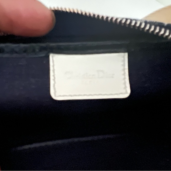 Dior vintage waist bag. This is a reposh, I’ve had it a 4 years. Great piece. - Picture 3 of 6